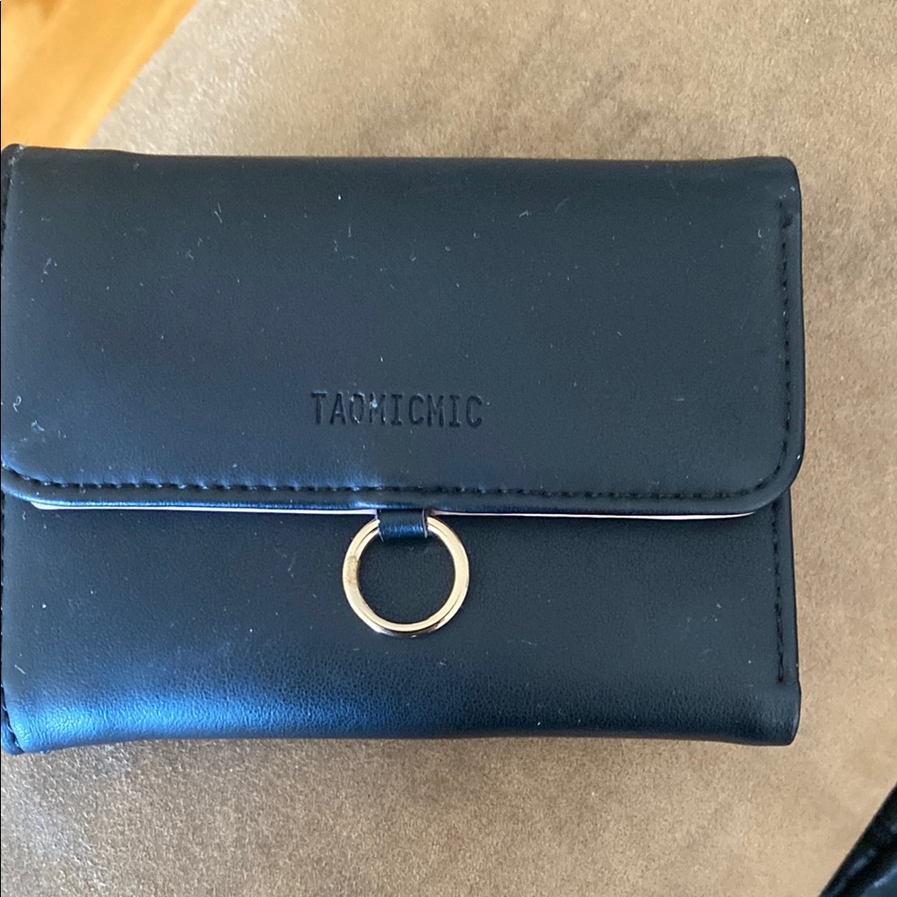 Taomicmic  Black Wallet with Gold Ring